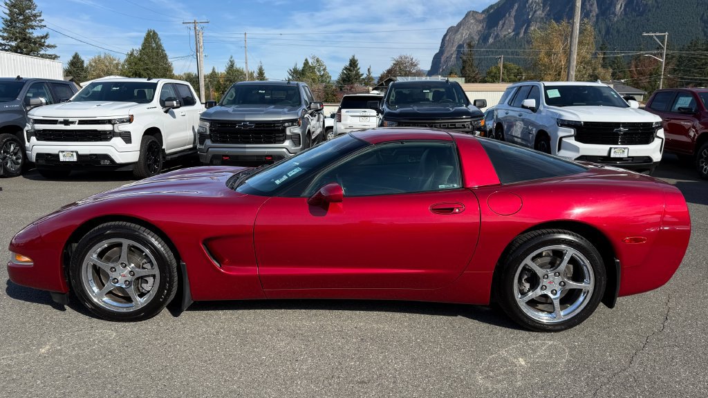 Used 2004 Chevrolet Corvette Coupe w/ Roof Package RWD image 9