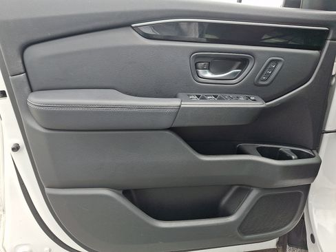 Used 2023 Honda Pilot Touring image 12