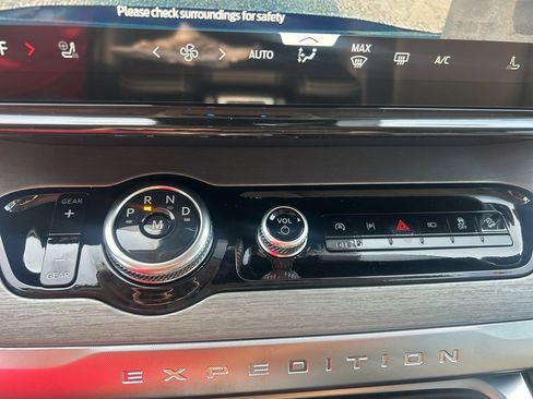 New 2025 Ford Expedition Platinum w/ Driver's Package image 32