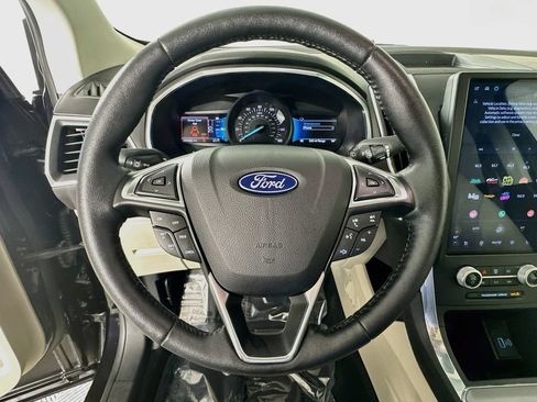 Used 2021 Ford Edge Titanium FWD image 11
