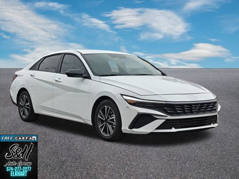 Used 2025 Hyundai Elantra Sport FWD image 3