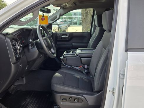 Certified 2025 Chevrolet Silverado 1500 Custom Trail Boss w/ Dark Appearance Package AWD/4WD image 9