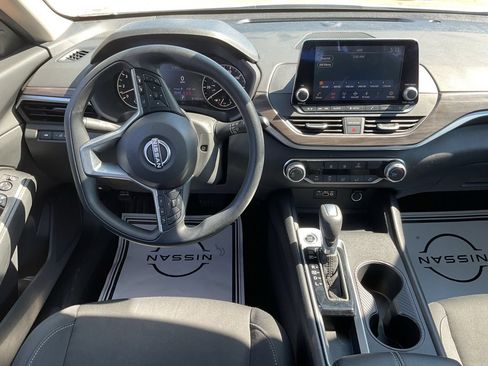 Used 2024 Nissan Altima 2.5 SV FWD image 15