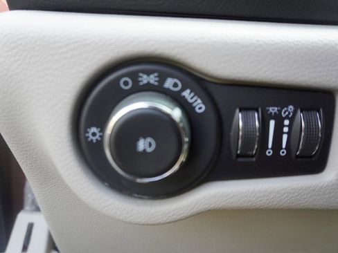 Used 2020 Chrysler Pacifica Touring-L image 22