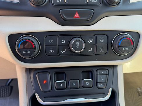 Used 2020 GMC Terrain Denali w/ Denali Premium Package AWD/4WD image 18