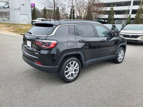 Used 2022 Jeep Compass Latitude image 3