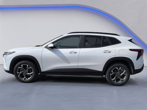 Used 2024 Chevrolet Trax LT w/ Driver Confidence Package image 5