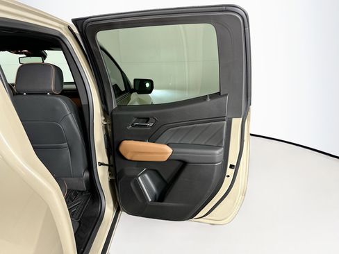 Used 2024 GMC Canyon AT4 w/ AT4 Premium Package image 29