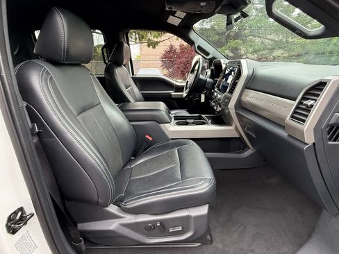 Used 2022 Ford F250 Lariat w/ Black Appearance Package AWD/4WD image 16