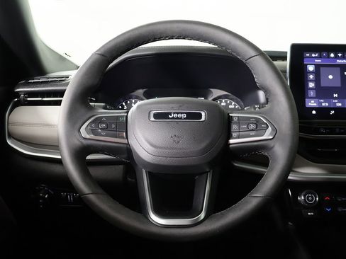 Used 2025 Jeep Compass Limited AWD/4WD image 33