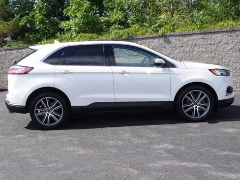 Used 2019 Ford Edge Titanium w/ Cold Weather Package AWD/4WD image 8