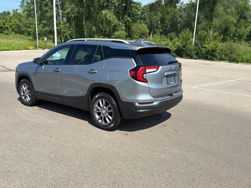Used 2023 GMC Terrain SLT w/ LPO, Floor Liner Package AWD/4WD image 4