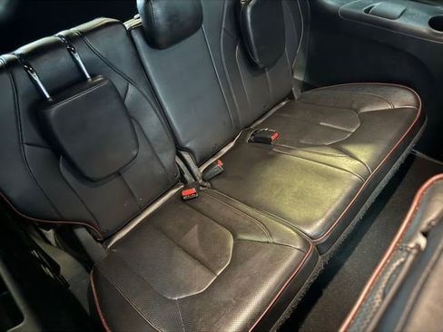 Used 2020 Chrysler Pacifica Limited image 41