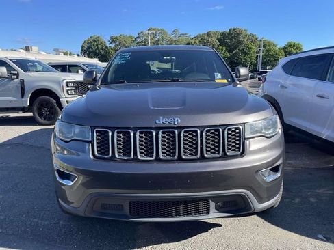 Used 2017 Jeep Grand Cherokee Laredo AWD/4WD image 2