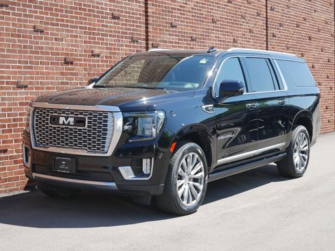 Used 2021 GMC Yukon XL Denali w/ Denali Premium Package AWD/4WD image 1