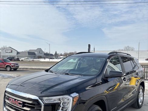 Used 2022 GMC Terrain SLE w/ Driver Convenience Package AWD/4WD image 3