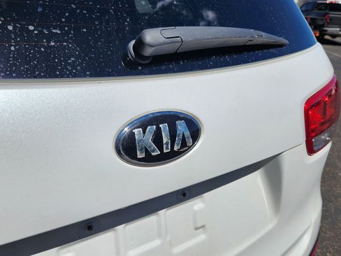 Used 2017 Kia Sorento LX AWD/4WD image 16