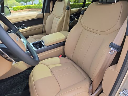 New 2026 Land Rover Range Rover Long Wheelbase SE AWD/4WD image 15
