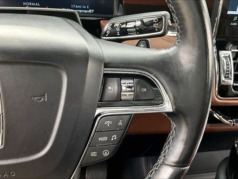 Used 2022 Lincoln Navigator Reserve AWD/4WD image 12