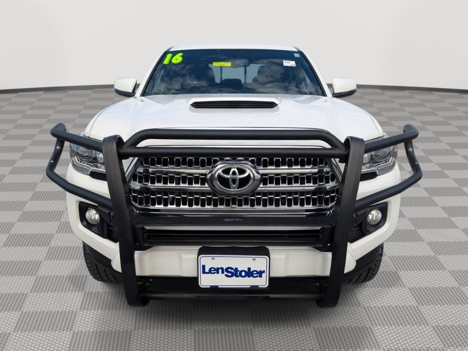 Used 2016 Toyota Tacoma TRD Sport w/ Towing Package AWD/4WD image 8