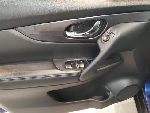Used 2017 Nissan Rogue S AWD/4WD image 12