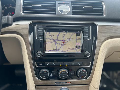 Used 2017 Volkswagen Passat 1.8T SE image 26