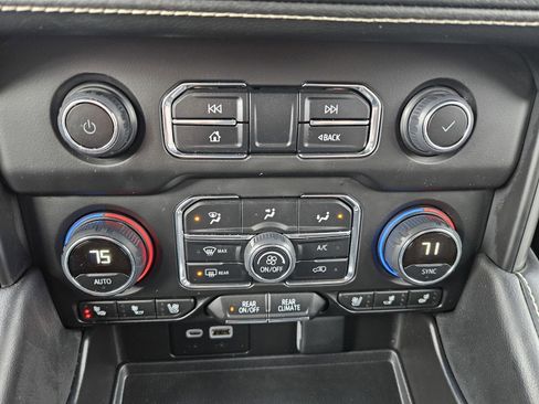 Used 2024 Chevrolet Tahoe Premier image 15