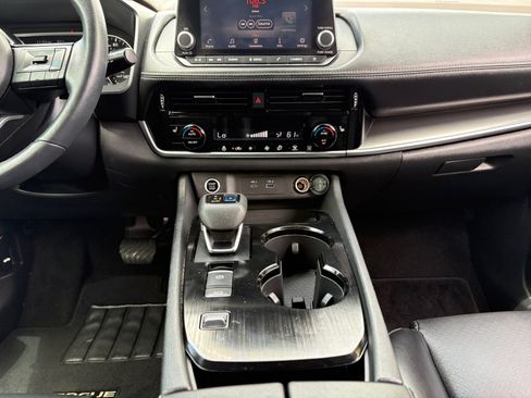 Used 2021 Nissan Rogue SV w/ Premium Package FWD image 20