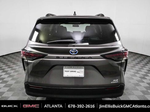 Used 2024 Toyota Sienna XLE FWD image 27