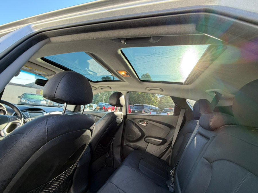 Used 2012 Hyundai Tucson Limited w/ Premium Pkg AWD/4WD image 17