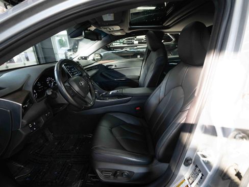 Used 2019 Toyota Avalon XLE image 9