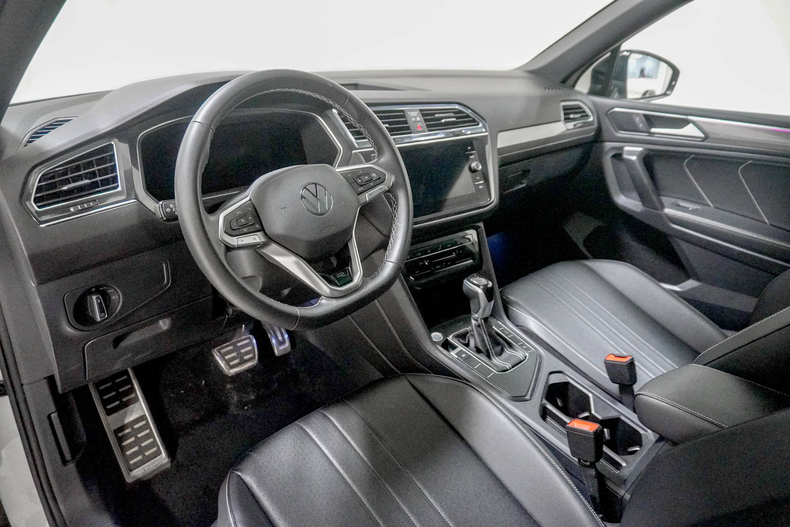 Used 2023 Volkswagen Tiguan SE R-Line FWD image 20