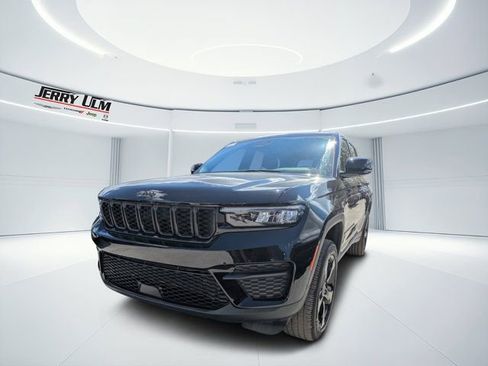 New 2025 Jeep Grand Cherokee Altitude AWD/4WD image 6