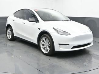Used 2022 Tesla Model Y Long Range video 2