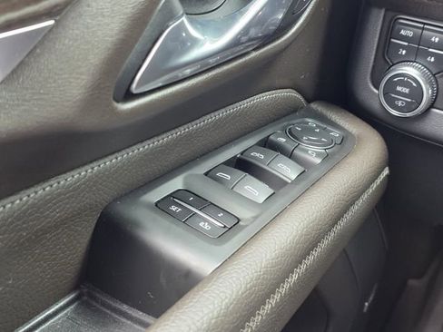 Used 2021 GMC Yukon Denali w/ Denali Ultimate Package AWD/4WD image 16