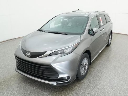 New 2026 Toyota Sienna XLE image 48