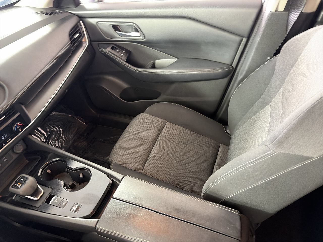 Used 2025 Nissan Rogue SV FWD image 21