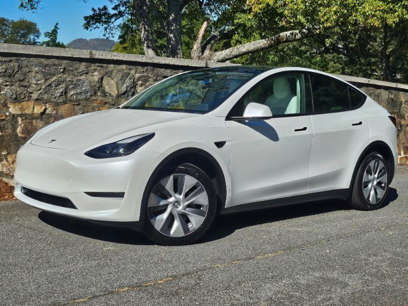 Used 2023 Tesla Model Y AWD image 5