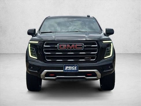 Used 2025 GMC Yukon XL AT4 w/ AT4 Premium Package AWD/4WD image 2