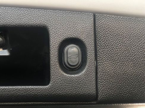 Used 2019 Chevrolet Suburban LT RWD image 19
