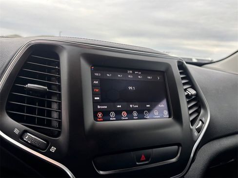 Used 2019 Jeep Cherokee Latitude Plus image 21