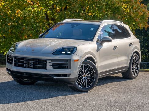 Certified 2024 Porsche Cayenne image 1