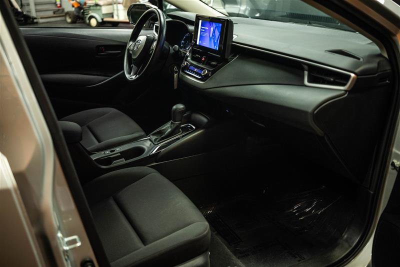 Used 2025 Toyota Corolla LE FWD image 13