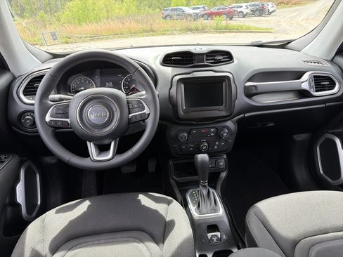 Used 2021 Jeep Renegade Latitude FWD image 22