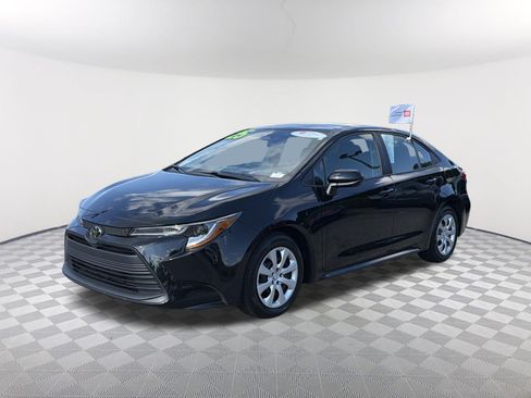 Certified 2025 Toyota Corolla LE FWD image 3
