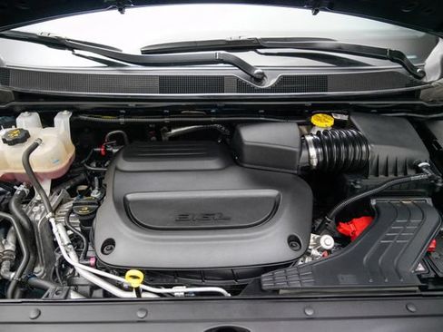 Used 2025 Chrysler Pacifica Limited FWD image 14