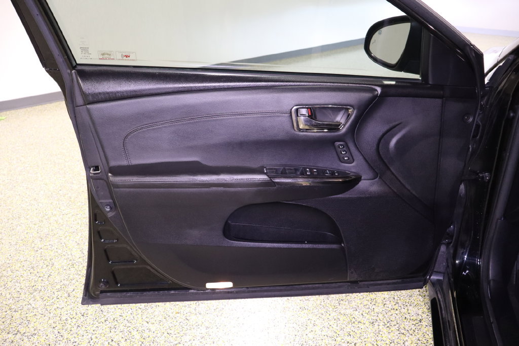 Used 2013 Toyota Avalon Limited FWD image 37