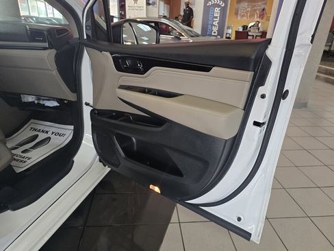 Used 2023 Honda Odyssey Touring image 16
