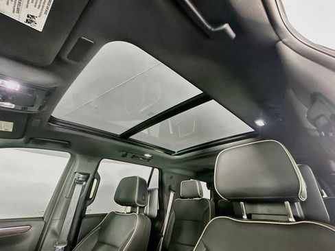 Used 2025 Chevrolet Tahoe Premier AWD/4WD image 22