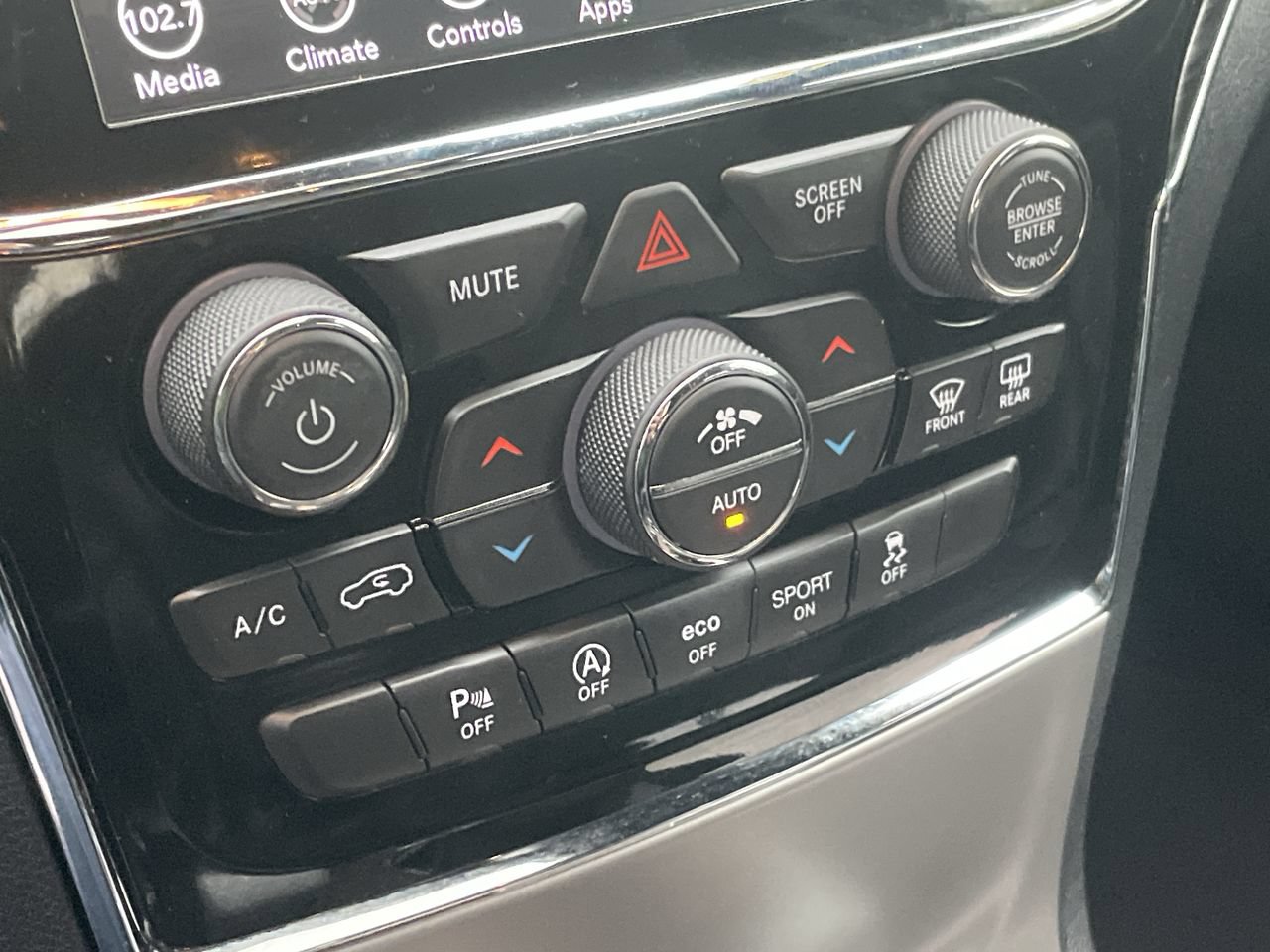 Used 2020 Jeep Grand Cherokee Limited AWD/4WD image 35